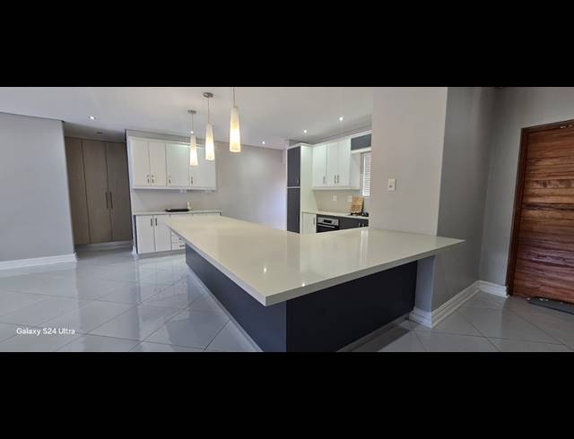 4 BEDROOM HOUSE TO LET IN MEER EN SEE